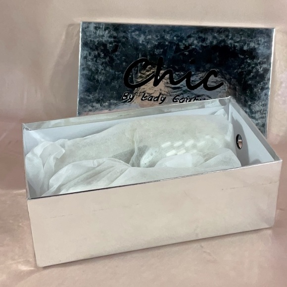 CHIC - *NIB* SILVER SPARKLE EMBELLISHED Slip on Shoes.  Size 36 EU… = Size 6 US. - Picture 7 of 8